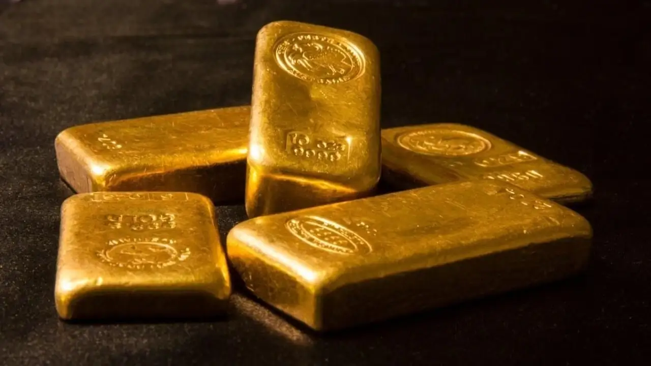 سعر الذهب ينخفض مع تزايد الأنباء عن الغارات الجوية والعين على الاحتياطي الفيدرالي.